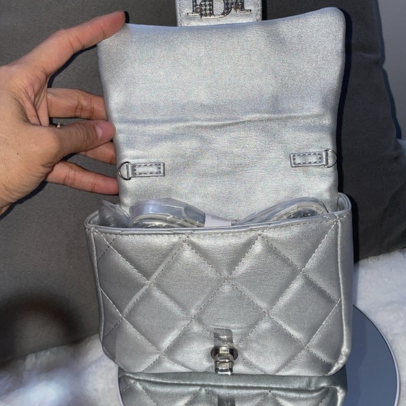 Badgley Mischka Mini Faux Pearl Embellished Top Handle Bag Silver - Picture 6 of 12